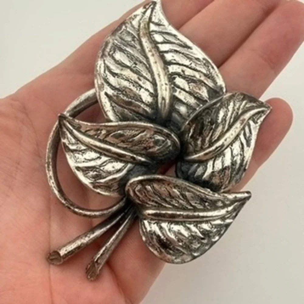 Tortolani Vintage Leaf Brooch Silver Tone Large Botanical Textured Design